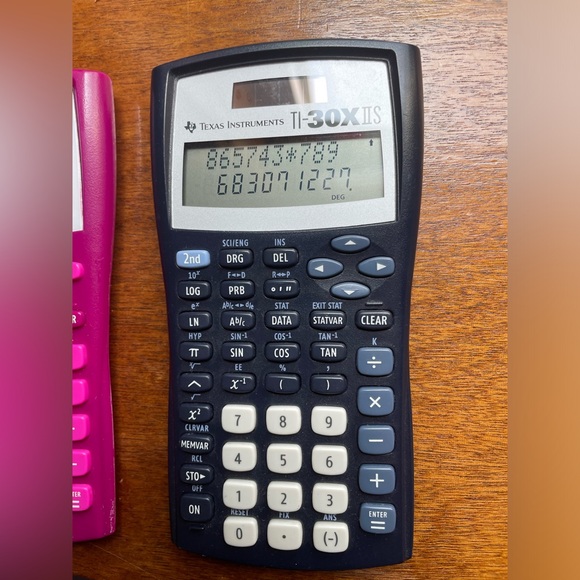 Lot of 4 Texas Instruments TI 30x IIS Solar Caclulators *no covers* - Picture 3 of 6